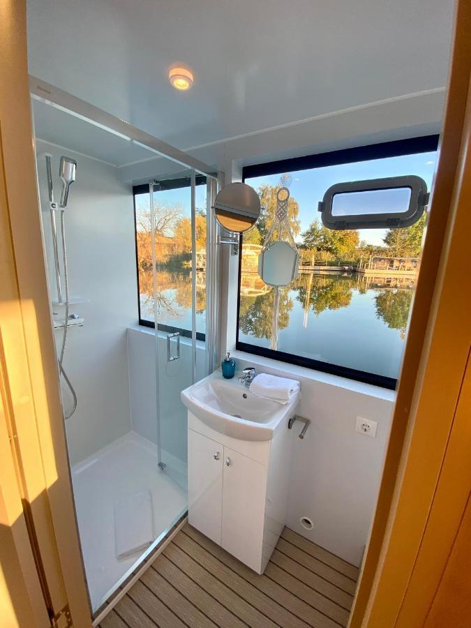 מלון Lieblingsplatz Parey - Schwimmendes Hausboot מראה חיצוני תמונה